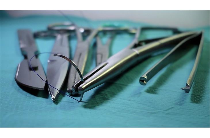 surgery tools saw